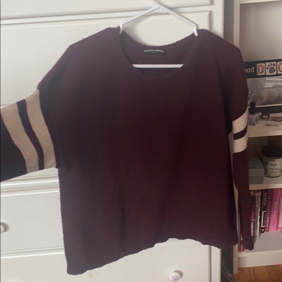 GENTLY USED Brandy Melville Sweater - Picture 4 of 4